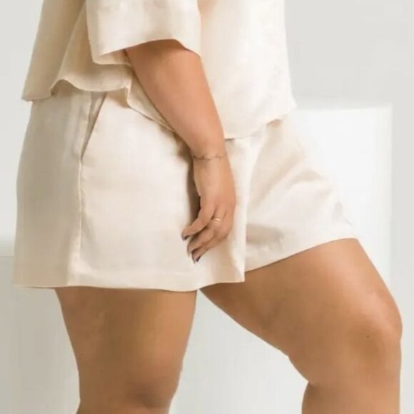 Ettitude Sateen Shorts Oat Silky Bamboo Elastic Waist Quiet Luxury Flowy NWB - Picture 2 of 10